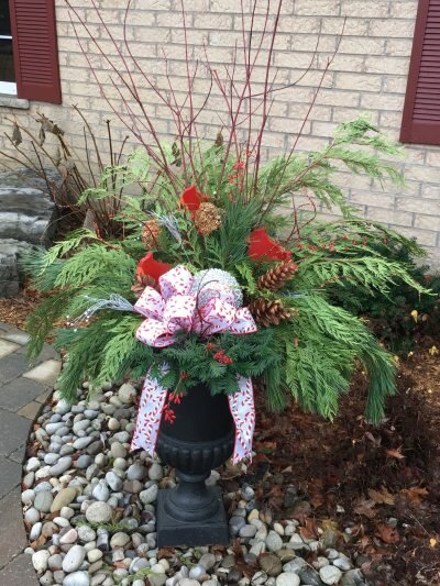 christmas urn - daina makinson