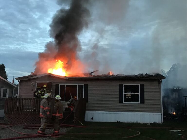 UPDATED: Multiple Homes Involved In Puslinch Fire At Mini Lakes – 1 Injured