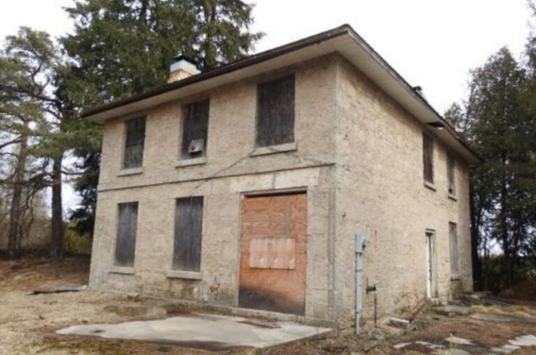Guelph Considers Moving Historic Puslinch Home It Owns